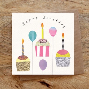 VERJAARDAG CUPCAKES Wenskaart, gelukkige verjaardag, taart verjaardagskaart, sprookjestaarten, roze, ballonnen, kaarsen, geïllustreerd, collage