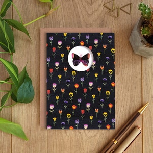 Wenskaart VLINDER, vlinderkaart, bloemenpatroon, viooltjes, bloemen, kaart viooltje, notitiekaart, collage, geïllustreerd, blanco, verjaardag
