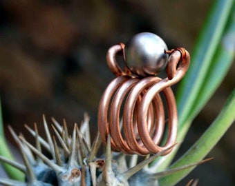 Twisted bague avec une perle de Tahiti noire naturel coloré