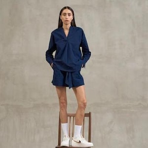 Pijama de algodón azul marino, ropa de dormir minimalista para mujer, ropa de casa acogedora, ropa de estar ecológica, pijama para mujer, camisa y pantalones cortos azules.