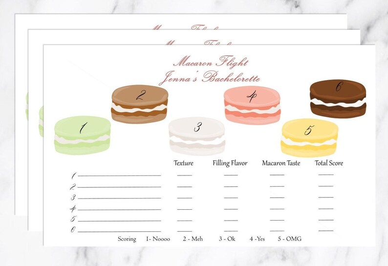 K&ouml;nnte beinhalten: Eine druckbare Spielkarte f&uuml;r einen Junggesellinnenabschied mit dem Titel "Macaron Flight, Jenna's Bachelorette". Die Karte zeigt f&uuml;nf Macarons mit den Nummern 1 bis 5 und ein Bewertungssystem f&uuml;r Textur, F&uuml;llungsgeschmack, Macaron-Geschmack und Gesamtpunktzahl.