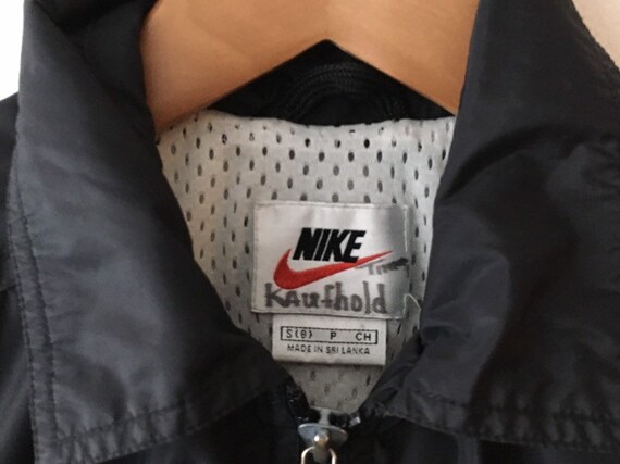 Nike Windbreaker Jacke Mesh gefüttert schwarz gelb weiß Größe Small (8) hergestellt in Sri Lanka Nike Windbreaker Jacke Mesh gefüttert schwarz gelb weiß Größe Small (8) hergestellt in Sri Lanka