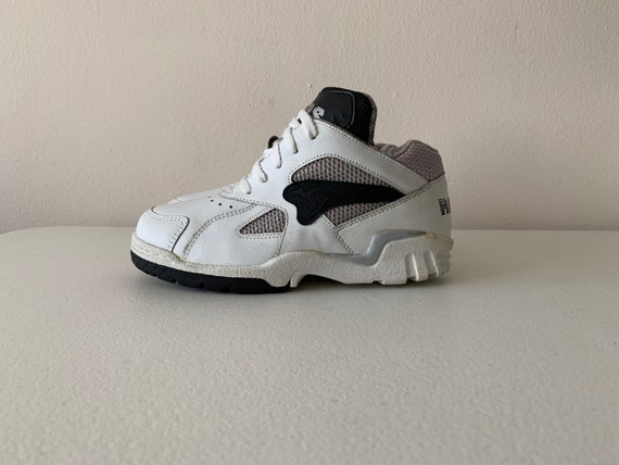 Youth basketball shop shoes size 3.5