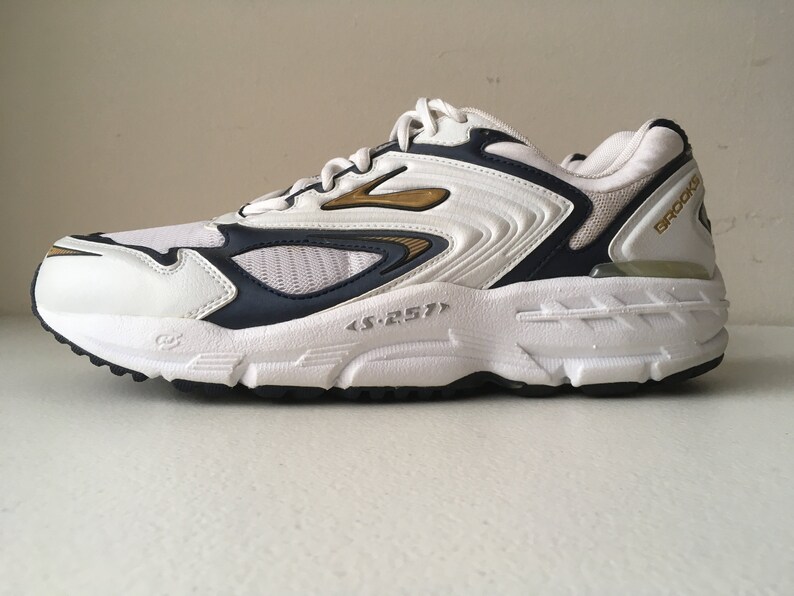 cheap brooks beast 10