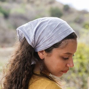 Bestseller / Cotton Bandana Scarf / Man Woman Bandana / Floral / Fashionable Gift / Wedding Bridesmaid / Quick Ship / Kit Western Grey