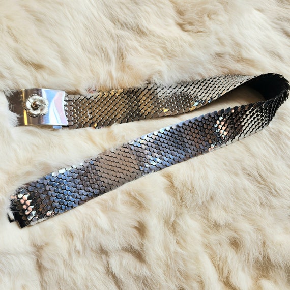 Vintage 60s Silver Fish Scale Elastic Belt - image 3