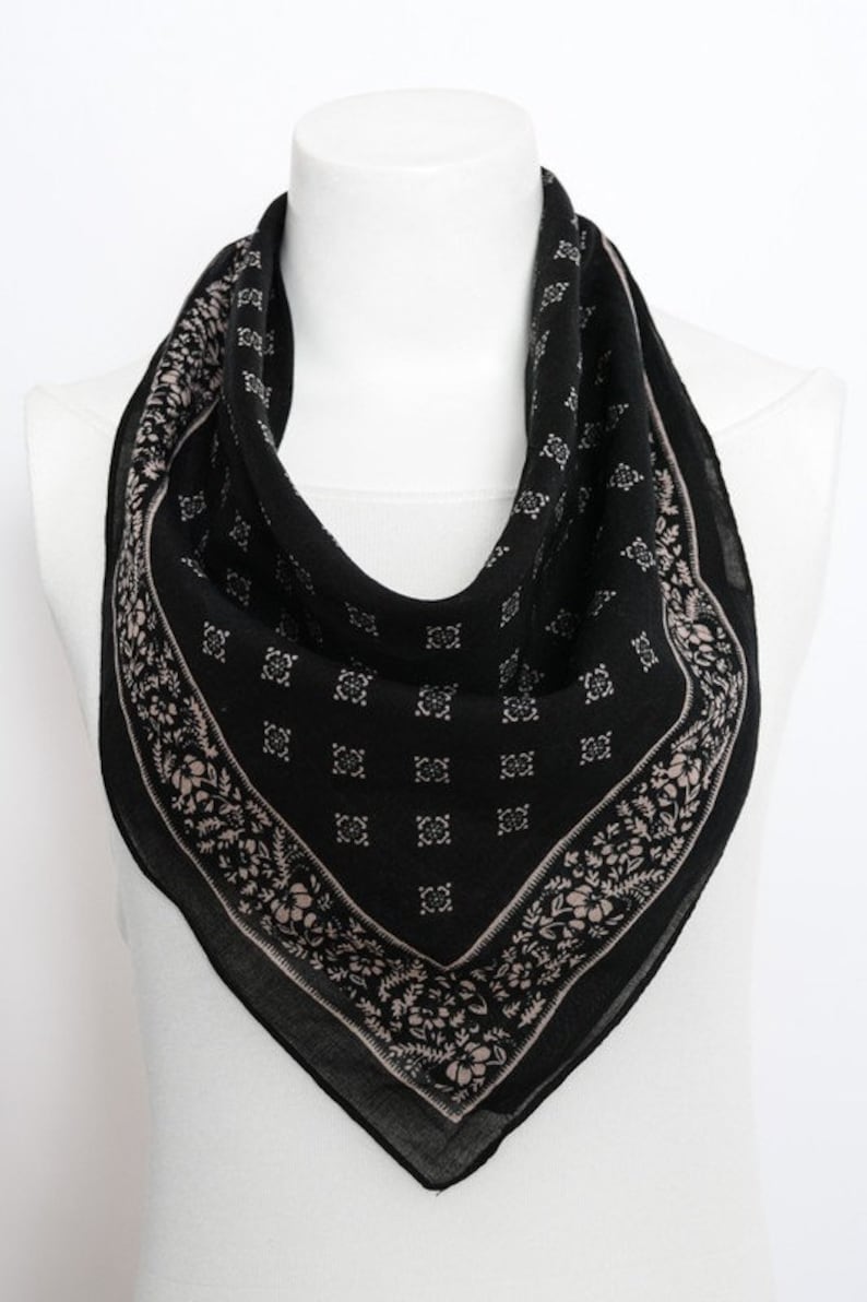 Bestseller / Cotton Bandana Scarf / Man Woman Bandana / Floral / Fashionable Gift / Wedding Bridesmaid / Quick Ship / Kit Western Black