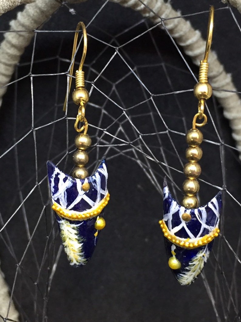 Capsule nails earring
