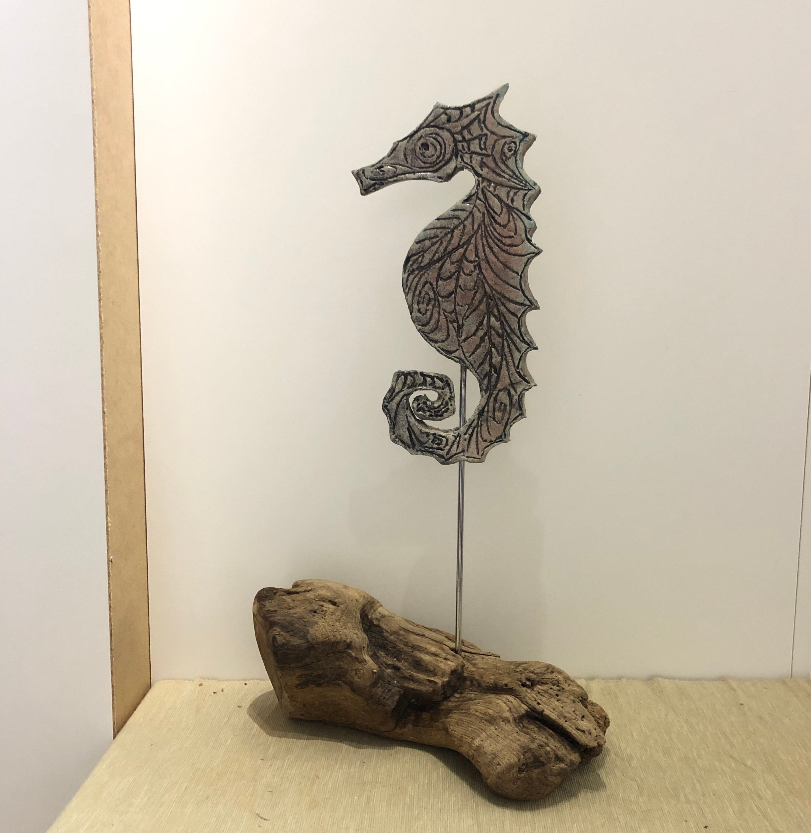 Sculpture d'un hippocampe en metal. – Bazar du Monde