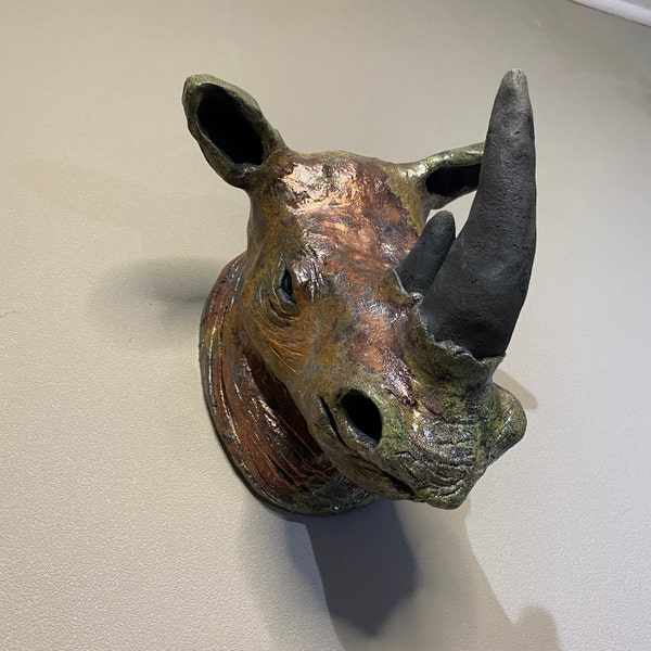 céramic raku Le Rhinocéros, trophée