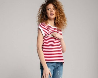 Handgemachtes Still-T-Shirt mit roten Streifen. Kleidung aus Baumwolle mit Still-Reißverschluss. Stillfreundliche Mode. Umstandsmode.