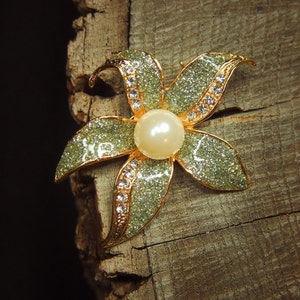 Singapore Orchid Brooch antique vintage styled, bridesmaid, rhinestone diamante, wedding, mothers gift, men lapel, enamel, hijab #5202