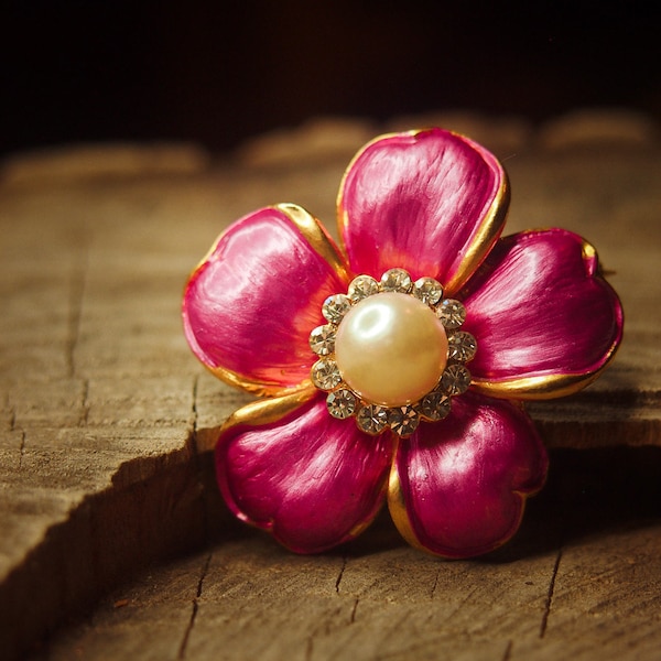 Pearl flower brooch pin, antique styled vintage costume jewelry look, fine unique jewellery #5006