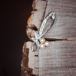 Pearl Ribbon Brooch antique vintage styled, bridesmaid, rhinestone diamante, wedding, mothers gift, men lapel, enamel, hijab #5756
