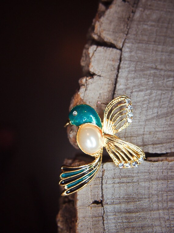 Humming Bird Brooch Antique Vintage Styled, Bridesmaid  Vintage Miriam Haskell Hummingbird Brooch Pin Enamel Green Blue Rhinestones main image 0