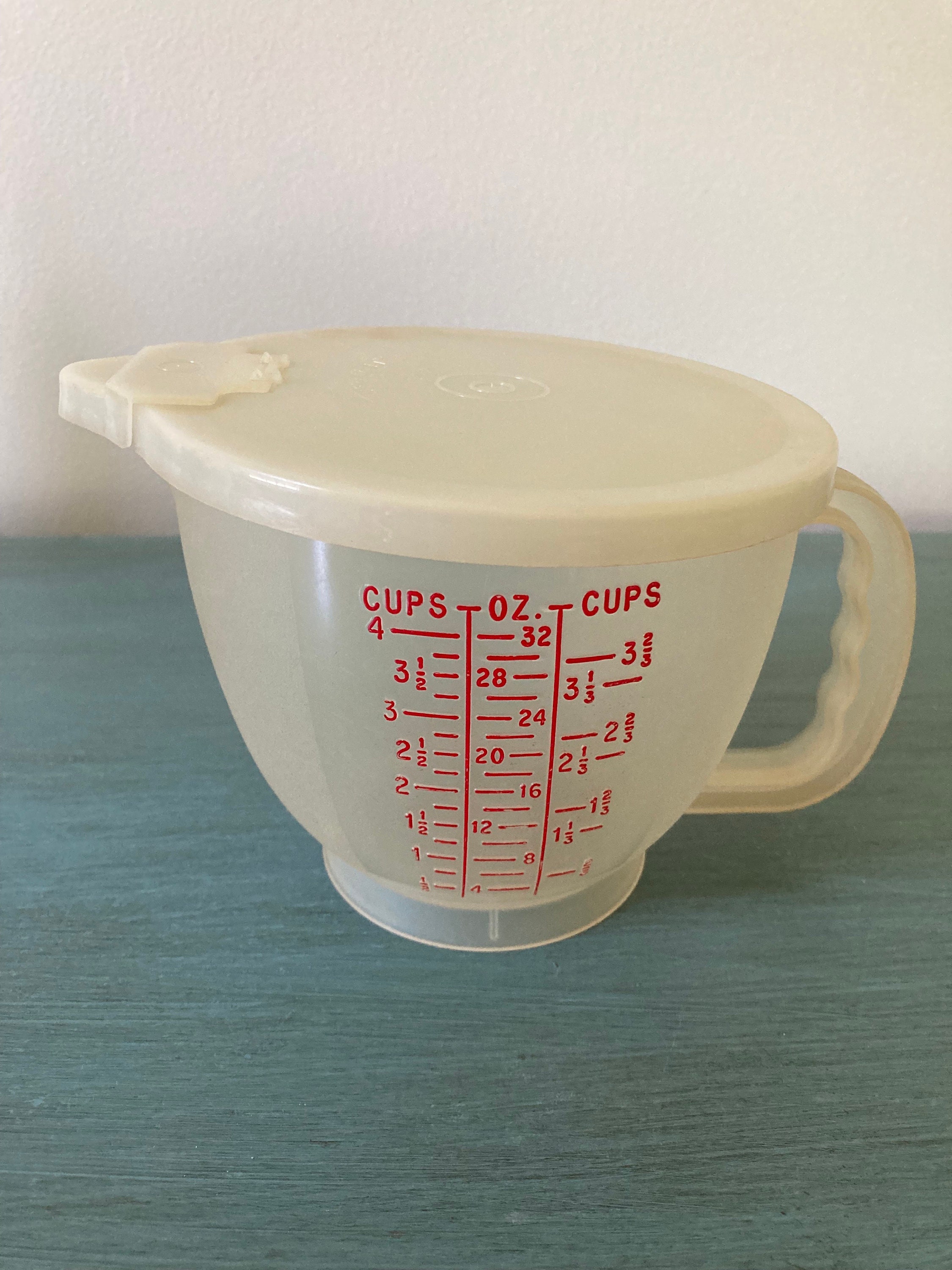 Tupperware Mix Measure N Store Batter Bowl Pitcher, Large Plastic 2 Quart  Measuring Cup, 8 Cup/64 Oz/2000 Ml, USA 