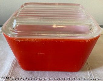 Pyrex Red 501 Fridgie WITH LID - Friendship Pattern