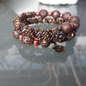 Armband, handgefertigt, Memory-Drahtarmband. Armband passt bis zu 23 cm (9 Zoll) Handgelenk. (#437)
