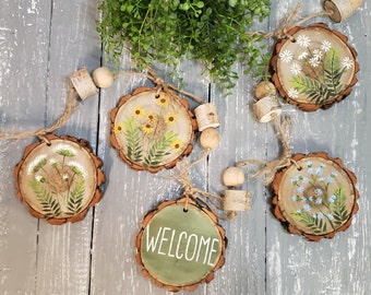 Spring and Summer Bead Garland, Wood Slice Flower ornaments, Handpainted Rustic Farmhouse daisy flower mantel garland, welcome sign