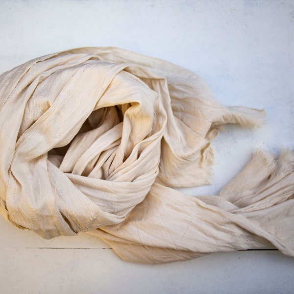 Écharpe Boho tissée à la main en coton beige, cache-cœur bio tissé à la main, naturel, longue franges, lavé à froid, respirant, 100 % cadeau écharpe faite main