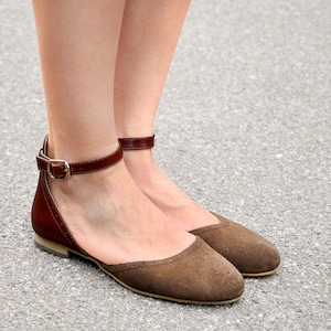 Madeleine - Women&#39;s closed toe and heel brown sandals, ankle strap flats in velvety suede and leather, fully handcrafted and customizable