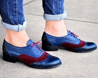 Lenox - Richelieus bleu marine pour femmes, chaussures plates bleu foncé avec empeigne bordeaux et semelles élégantes, entièrement fabriquées à la main et personnalisables