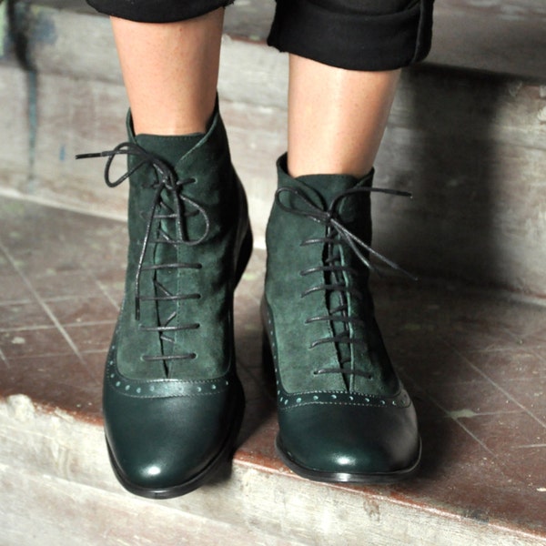 Armada: Botines de piel verde oscuro para mujer – Botines Balmoral de ante con cordones, hechos a mano y personalizables