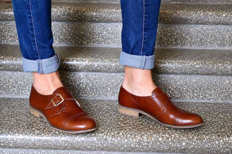 Stylish buckle shoes