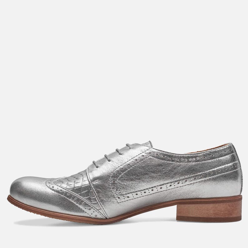 Women dress shoes