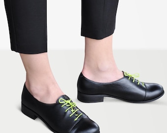 Gatsby - Chaussures en cuir noir pour femmes, richelieus minimalistes à bout rond, chaussures rétro des années 1950, entièrement faites à la main et personnalisables