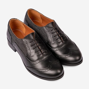 Leeds - Women&#39;s black oxfords shoes, wingtip brogues with tweed canvas, smart and comfortable dress shoes, fully handmade and customizable