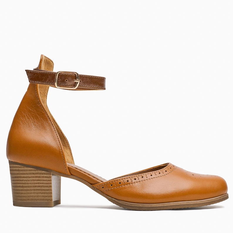 Vintage style sandals for ladies