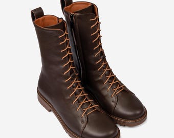 Arsenal: Botas de combate de cuero marrón hechas a mano para mujer - Botas de media caña con cordones personalizables