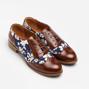 Women's brown leather lace-up shoes
