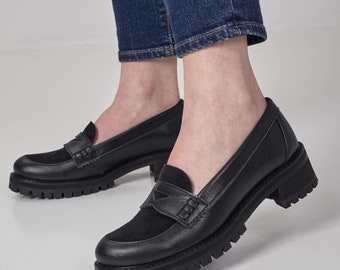 Richmond: Handgefertigte Schwarze Leder Penny Loafers - Wildlederschürze, Chunky Sohle