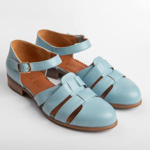 Harper - Women&#39;s sandals with woven leather upper and slim beige soles, fisherman&#39;s closed toe sandals in blue shade, handcrafted