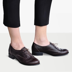 Lenox - Women&#39;s lace-up brogues in dark chocolate leather with textured full grain finish, comfortable handcrafted oxfords