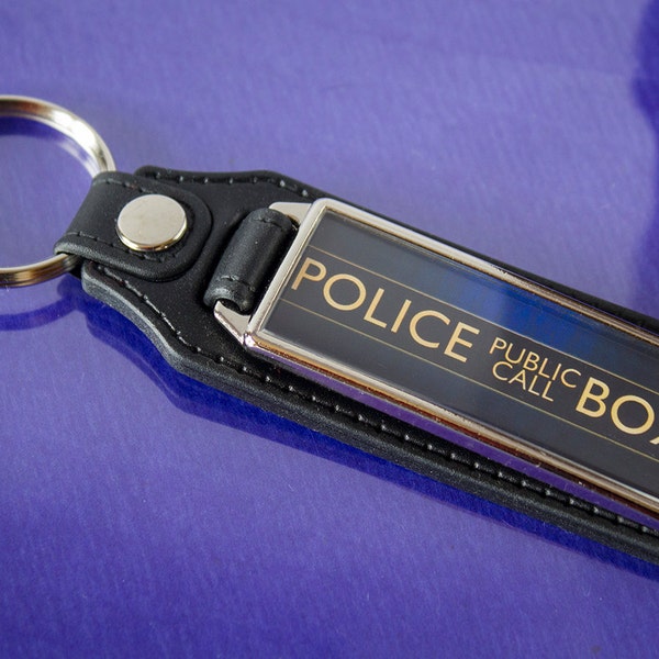 Dr Who TARDIS Police Box Medallion Keyring