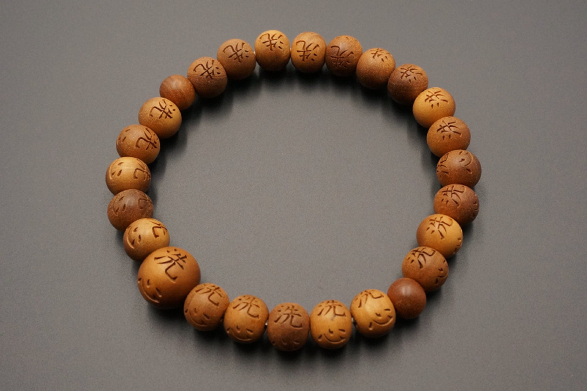 インド白檀 洗心彫入り 7mm ウッド 腕輪 ブレスレット 数珠 京都