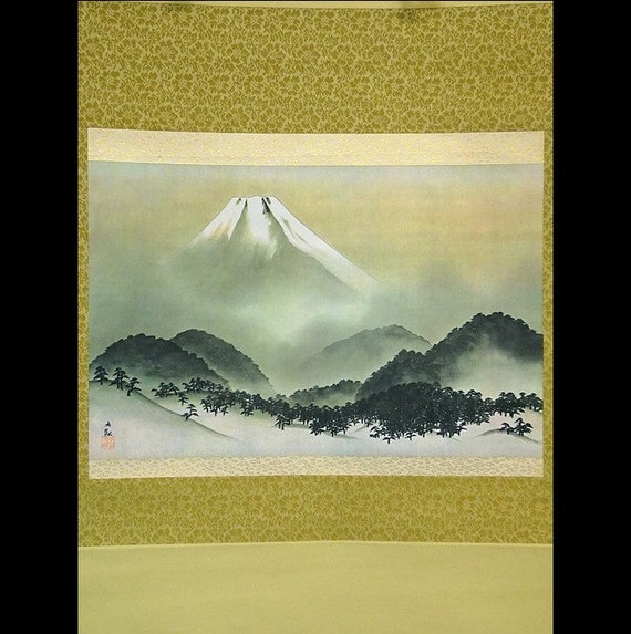 複製 掛軸 共箱付 横山大観 『名品 霊峰富士図』 絹本 掛け軸 複製 掛軸 共箱付 横山大観 『名品 霊峰富士図』 絹本 掛け軸