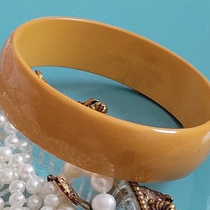 1940s Bakelite Bangle Yellow Mustard Color, Early Plastic, 8&quot;