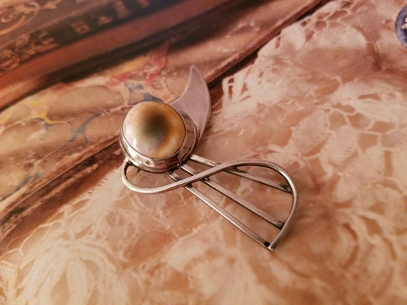 Vintage Operculum Shell & Silver Brooch, Cat's Ey… - image 4