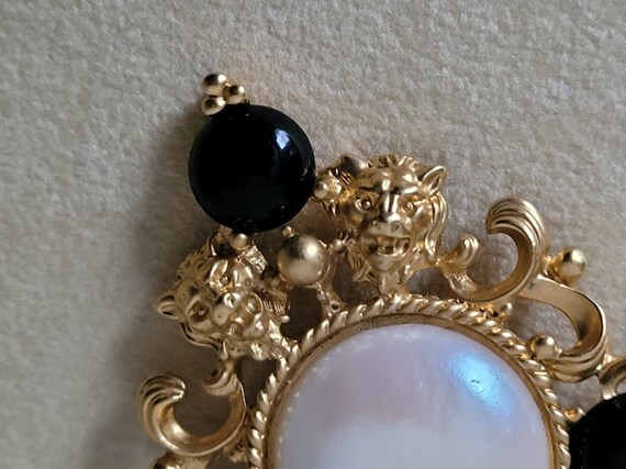 Avon Baroque Style Gold Tone Lions Head Faux Pear… - image 3