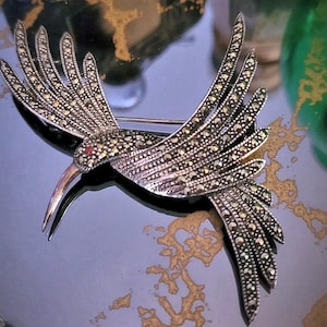 Vtg  Sterling Silver & Marcasite 3&quot; Hummingbird Pin Brooch with Ruby Red Glass Eye
