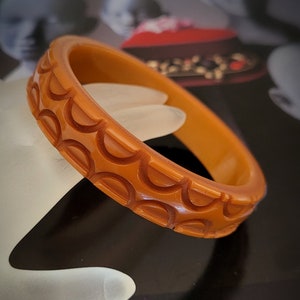 Vintage Butterscotch Bakelite Bangle: Carved Art Deco Bracelet