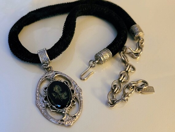 1928 Jewelry Company Black Rose Cameo Silver Tone on Velvet Cord