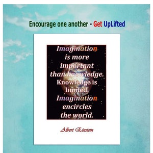 Pode incluir: Uma citação motivacional de Albert Einstein em um fundo branco com uma imagem preta e azul da Terra no fundo. A citação diz: "A imaginação é mais importante do que o conhecimento. O conhecimento é limitado. A imaginação abrange o mundo."