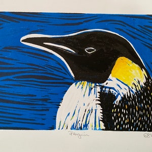Cartão de felicitações exclusivo com corte em madeira de pinguim impresso à mão