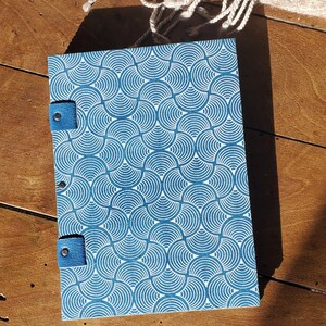 Carnet de voyage vierge format A5 composé de 120 pages d'un beau papier kraft 120g, reliure copte,