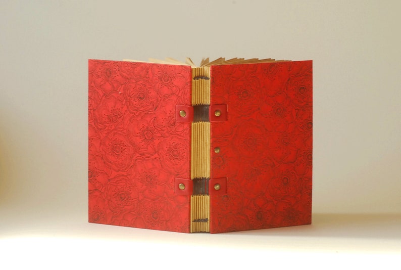 Blue or red travel notebook, this handmade notebook is made up of 120 pages of kraft paper or 180 pages of ivory paper image 3